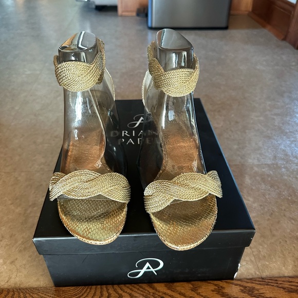 Sandals - Picture 1 of 8